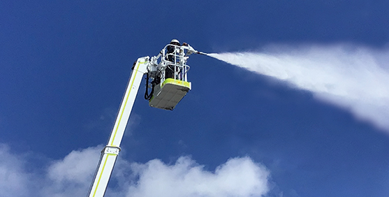 CAFS（圧縮空気泡消火装置）を搭載し、より効果的な消火を実現